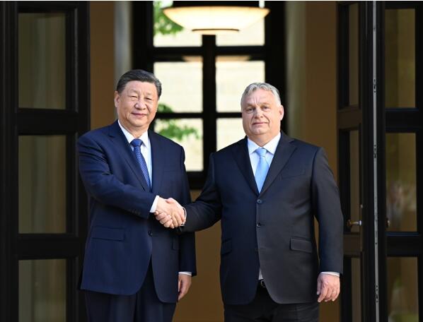 习近平同匈牙利总理欧尔班举行会谈1