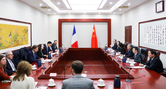 王振江会见法国司法部民事事务与掌玺司司长瓦莱丽·德尔诺