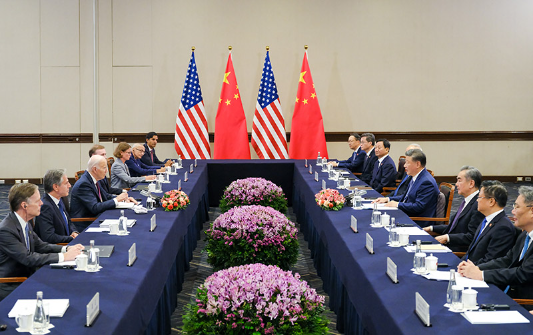 习近平同美国总统拜登在利马举行会晤2
